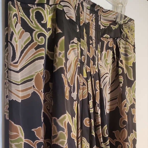 Apostrophe Black and Green Moody Floral Satin Pleated Midi Skirt Size 16 - Picture 3 of 6